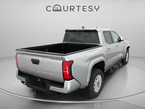 Certified 2026 Toyota Tacoma SR5 AWD/4WD image 12