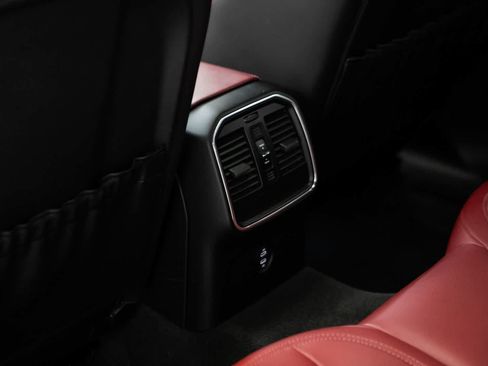 Used 2022 Porsche Macan AWD/4WD image 30