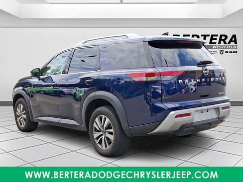 Used 2025 Nissan Pathfinder SL AWD/4WD image 4