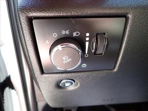 Used 2015 Jeep Grand Cherokee Limited w/ Luxury Group II AWD/4WD image 17