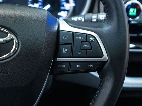 Certified 2024 Toyota Highlander XLE image 30