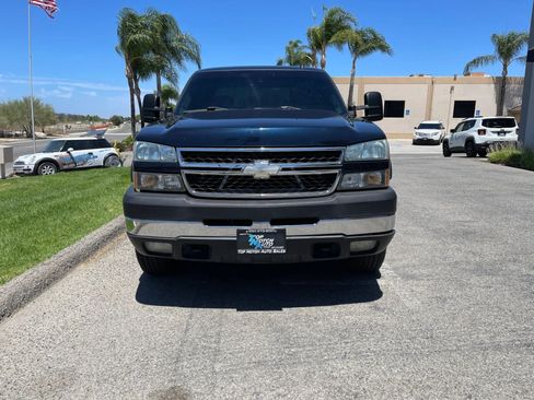 Used 2006 Chevrolet Silverado 2500 LT w/ Onstar Plus Package AWD/4WD image 2