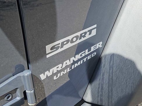 Used 2017 Jeep Wrangler Unlimited Sport w/ Quick Order Package 24S AWD/4WD image 12