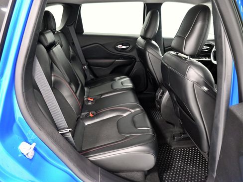 Used 2021 Jeep Cherokee Trailhawk AWD/4WD image 30