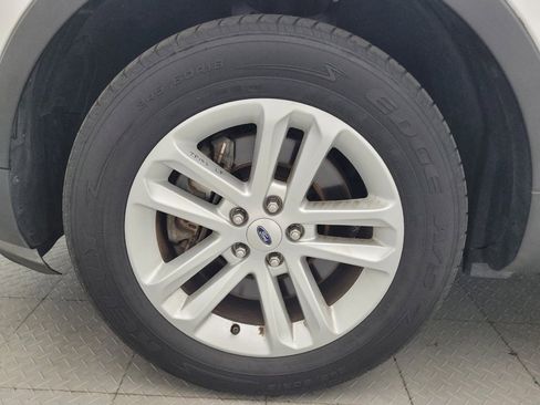 Used 2017 Ford Explorer XLT w/ Equipment Group 201A FWD image 31