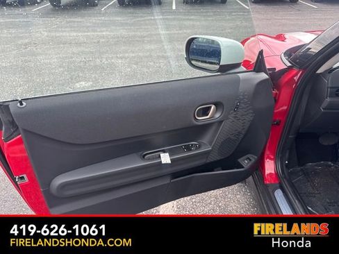 Used 2025 MINI Cooper 2-Door Hardtop FWD image 9