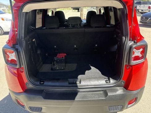 Used 2021 Jeep Renegade Latitude AWD/4WD image 19