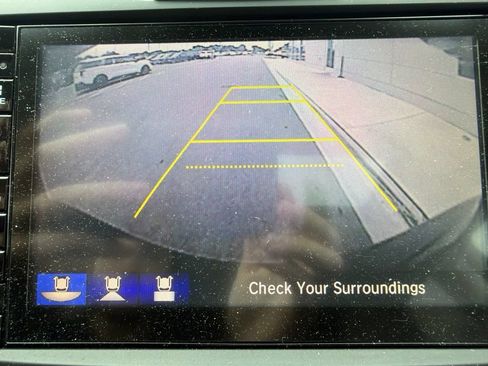 Used 2016 Honda CR-V Touring image 12