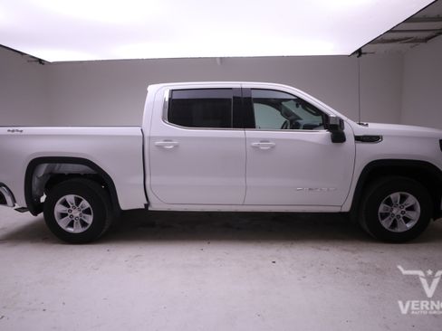 New 2026 GMC Sierra 1500 SLE image 6