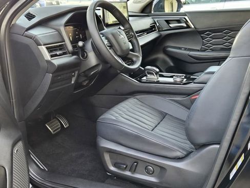 Used 2025 Mitsubishi Outlander SEL image 15