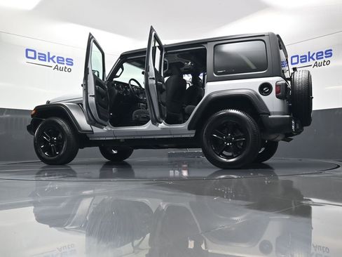 Used 2022 Jeep Wrangler Unlimited Sport image 59