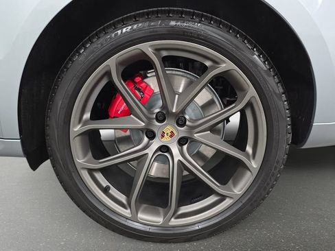 Certified 2026 Porsche Macan GTS AWD/4WD image 29