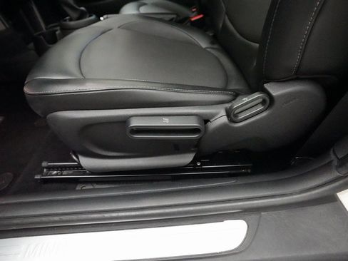 Used 2017 MINI Cooper 2-Door Hardtop image 27