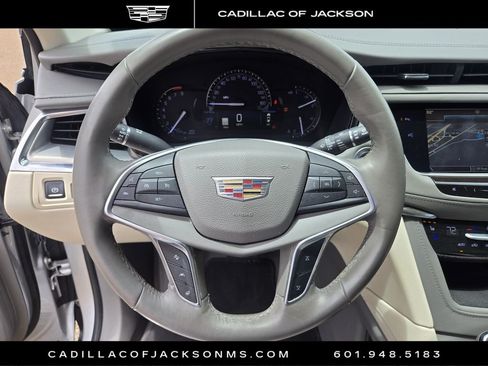 Used 2017 Cadillac XT5 Premium Luxury w/ Driver Assist Package FWD image 17