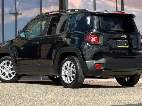 Used 2019 Jeep Renegade Latitude w/ UConnect 8.4 Nav Group image 8