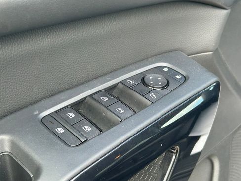 Used 2025 Nissan Pathfinder SV FWD image 22