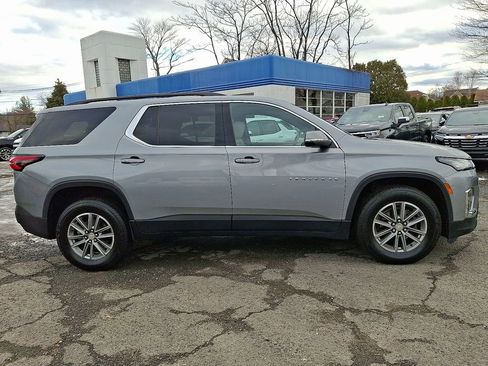 Used 2024 Chevrolet Traverse LT image 9