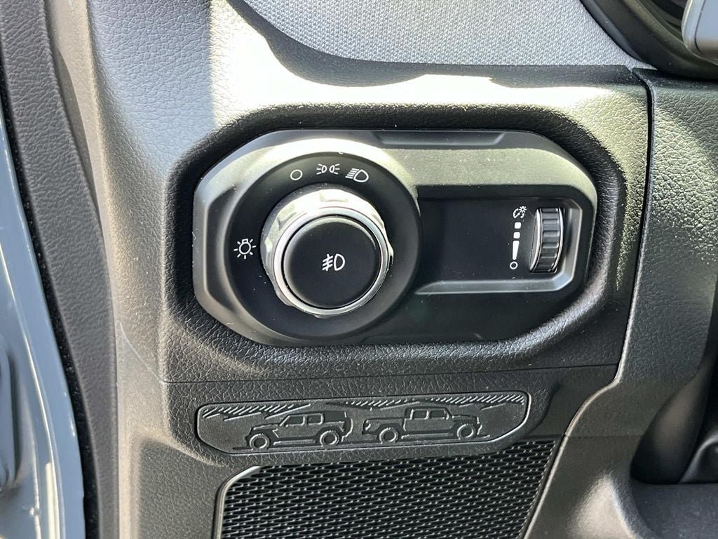 Used 2025 Jeep Wrangler Sport AWD/4WD image 23
