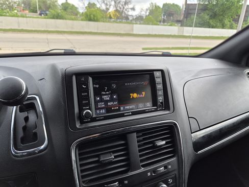 Used 2019 Dodge Grand Caravan SE FWD image 20