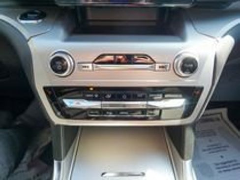 Used 2022 Ford Explorer XLT w/ Equipment Group 202A image 15