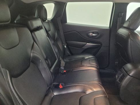 Used 2020 Jeep Cherokee Latitude Plus image 19