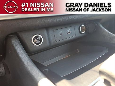 Used 2023 Nissan Rogue S AWD/4WD image 18