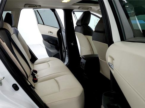 Certified 2022 Toyota Corolla Cross XLE image 21