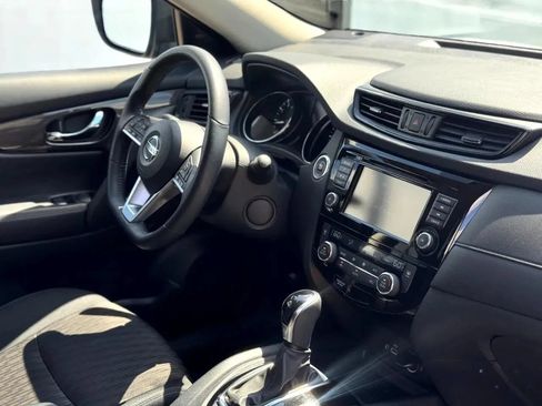Used 2018 Nissan Rogue SV AWD/4WD image 11
