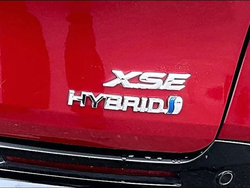 Used 2024 Toyota Sienna XSE image 7