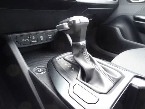 Used 2025 Kia K4 FWD image 33