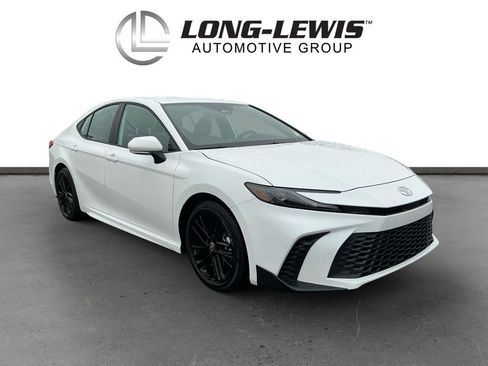 Used 2025 Toyota Camry SE w/ Multimedia Upgrade Package image 10