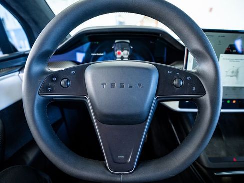 Used 2022 Tesla Model X Plaid image 40