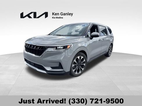 Used 2024 Kia Carnival EX FWD image 1
