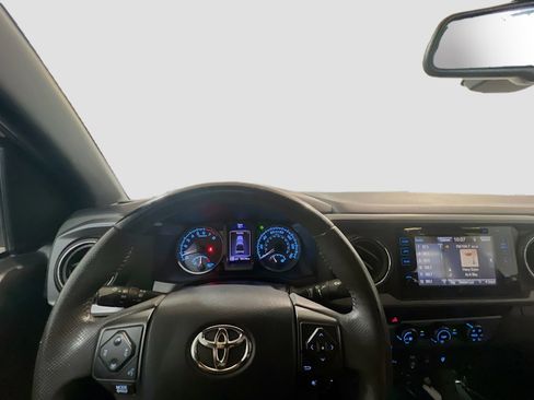Used 2018 Toyota Tacoma TRD Off-Road w/ Technology Package RWD image 7