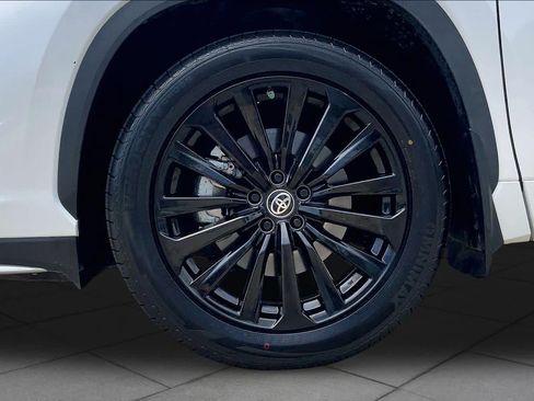 Used 2023 Toyota Highlander XSE FWD image 11