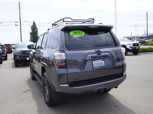 Used 2022 Toyota 4Runner SR5 Premium w/ Moonroof Package RWD image 11