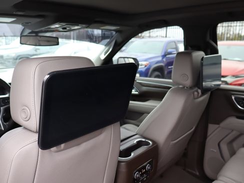 Used 2023 Chevrolet Suburban Z71 w/ Z71 Off-Road Package image 14