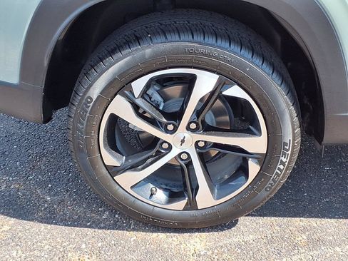 Used 2024 Chevrolet Trax RS w/ Driver Confidence Package FWD image 9