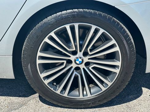 Used 2018 BMW 530i xDrive AWD/4WD image 28
