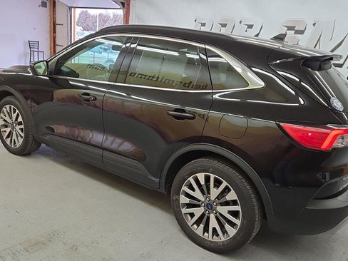 Used 2022 Ford Escape Titanium image 3