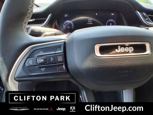Used 2023 Jeep Grand Cherokee L Laredo AWD/4WD image 22