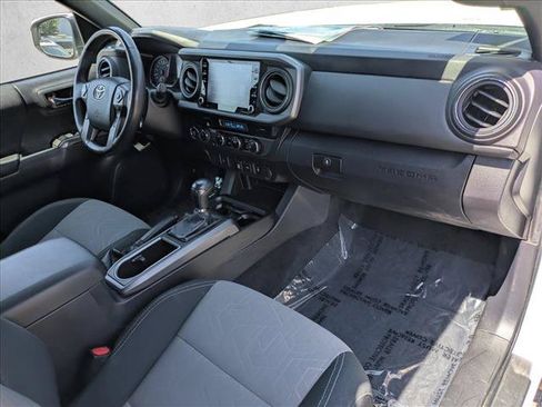 Used 2022 Toyota Tacoma TRD Off-Road AWD/4WD image 19