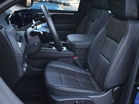 Used 2025 Chevrolet Tahoe High Country AWD/4WD image 9