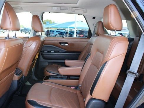 Used 2023 Nissan Pathfinder Platinum w/ Lighting Package (N93) image 16