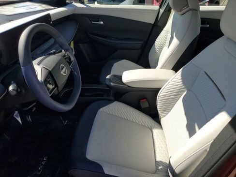 New 2026 Nissan Leaf Platinum+ w/ Cargo Package (Platinum+) FWD image 10