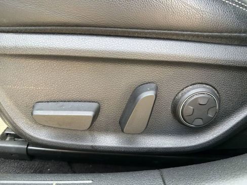 Used 2022 Genesis G70 3.3T RWD image 12