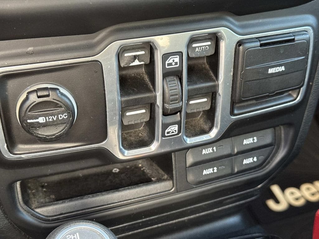 Used 2018 Jeep Wrangler Unlimited Sport S AWD/4WD image 35