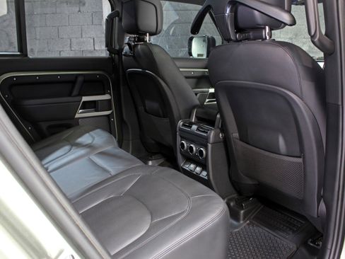 Used 2024 Land Rover Defender 110 SE image 39