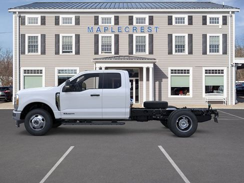 New 2025 Ford F350 XL w/ XL Chrome Package image 3