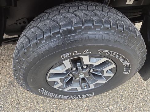 Used 2017 Toyota Tacoma SR image 17